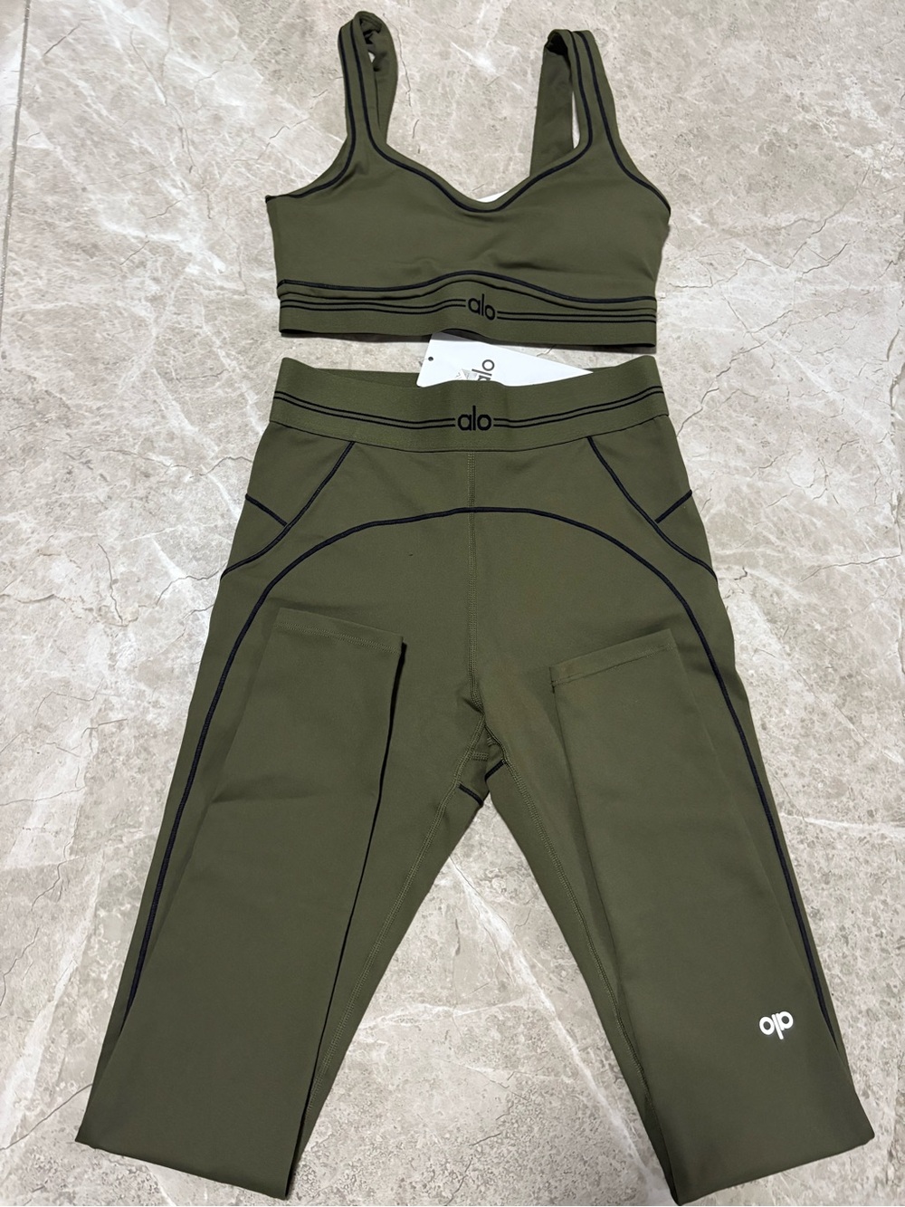 ALO Yoga Olive Green High-Rise Leggings & Matching Sports Bra Set - Picture 6 of 7